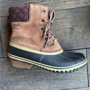 Sorel Women's Tan and Black Winter Boots